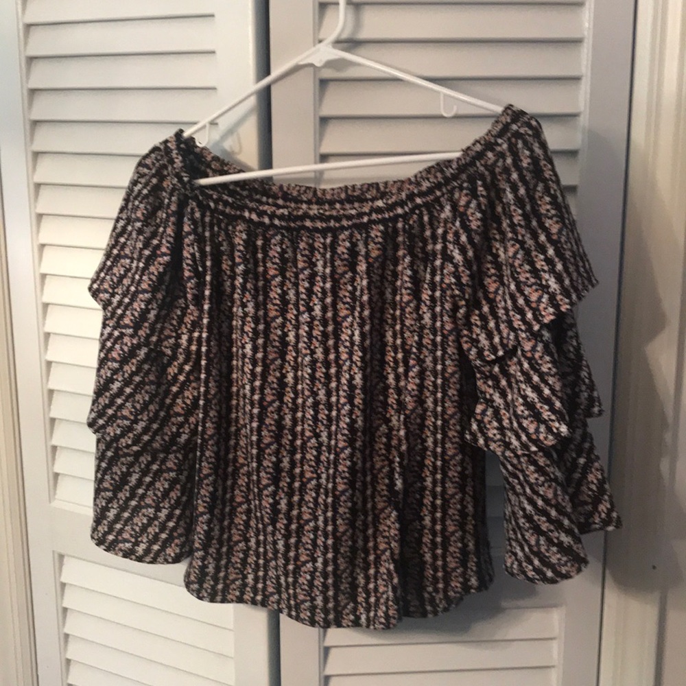 Cold shoulder blouse with flowing sleeves.